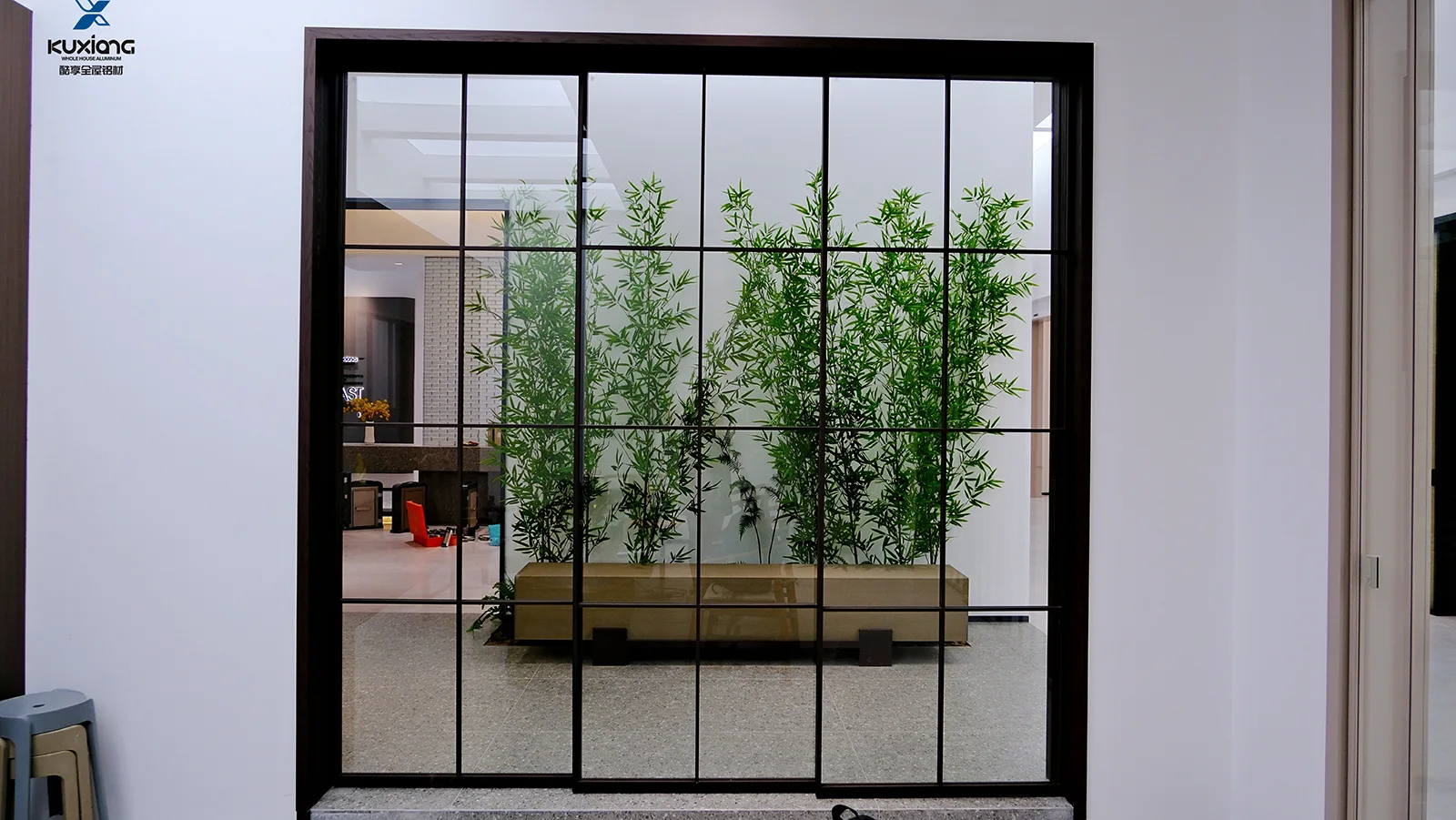 8. Showroom Perusahaan